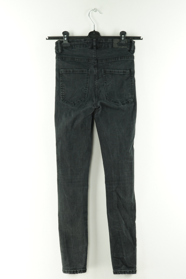 Spodnie jenasowe czarne rurki - GINA TRICOT zdjęcie 2