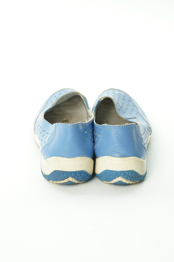 Pantofle niebieskie ażurkowe - DAMART zdjęcie 3