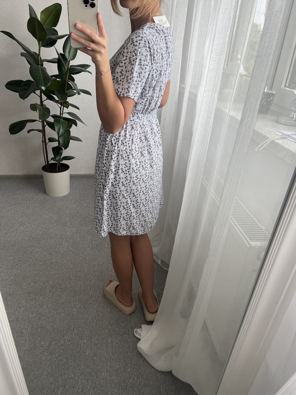 Sukienka LISA - biała w granatowe kwiatuszki    zdjęcie 4