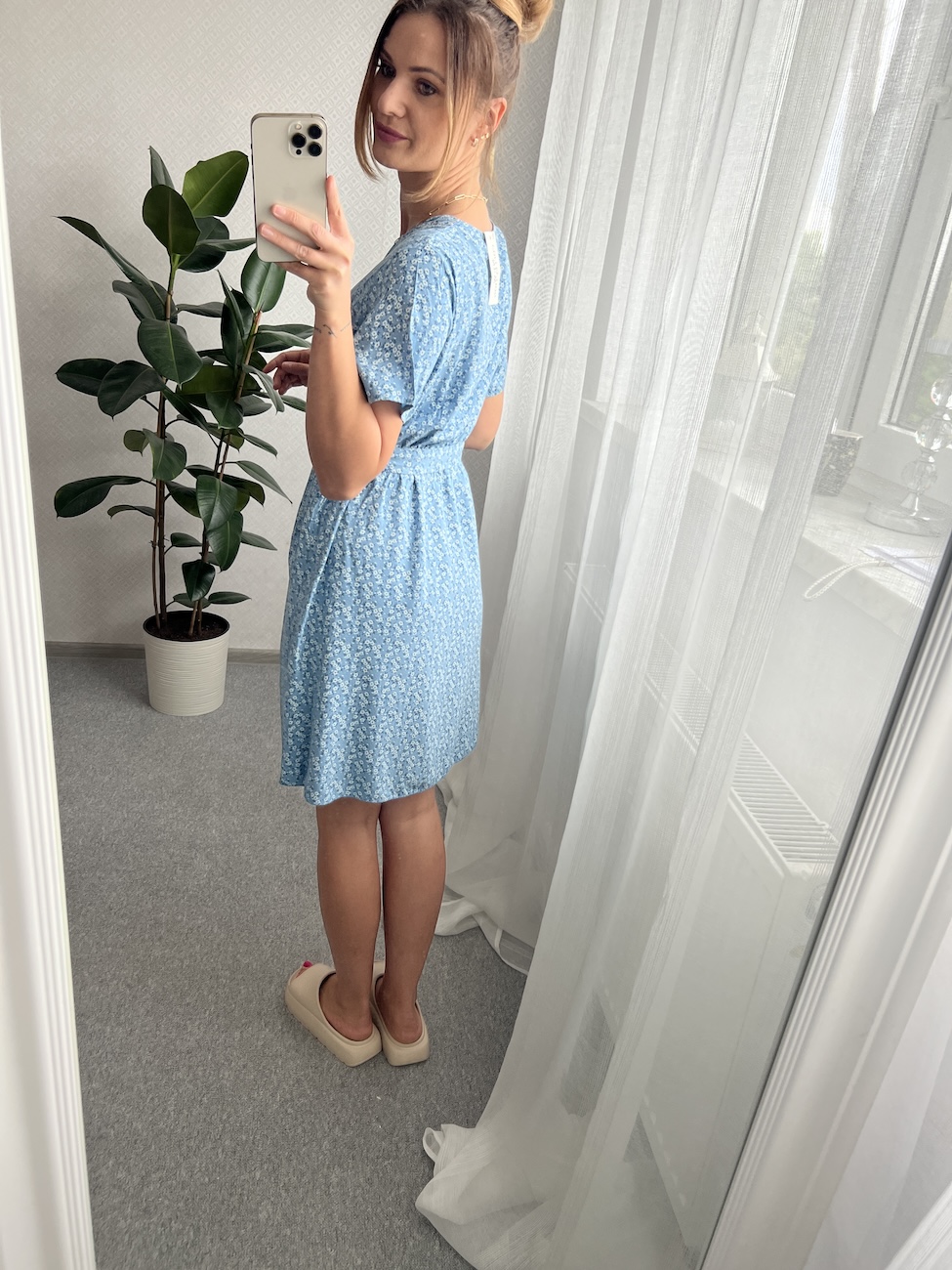 Sukienka LISA - niebieska w  kwiatuszki    zdjęcie 2