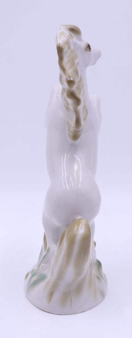 Porcelanowa figura przedstawiająca konia z Fabryki Porcelany w ZHK Połonne zdjęcie 3