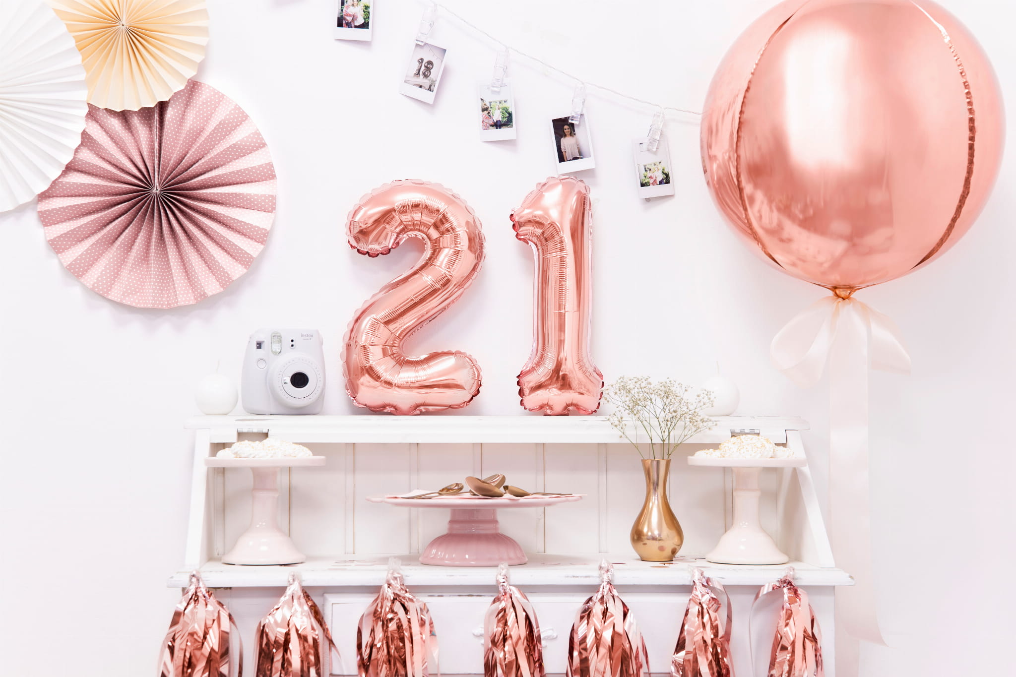 Balon foliowy Cyfra ''2'', 35cm, różowe złoto - PartyDeco zdjęcie 3