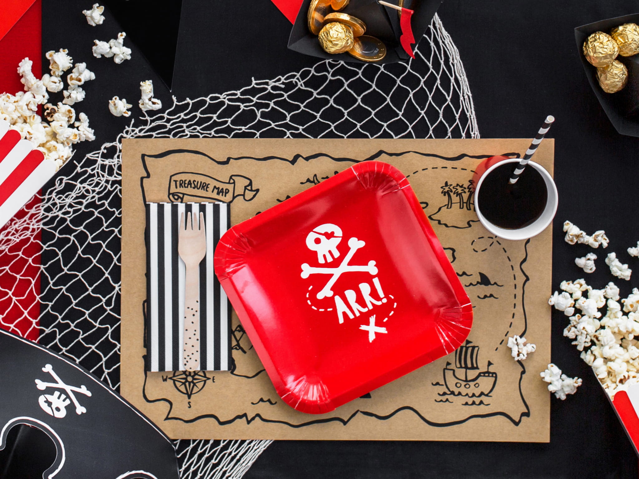 Talerzyki Piraci, czerwony, 20x20cm: 1op./6szt., czaszka Halloween - PartyDeco zdjęcie 2