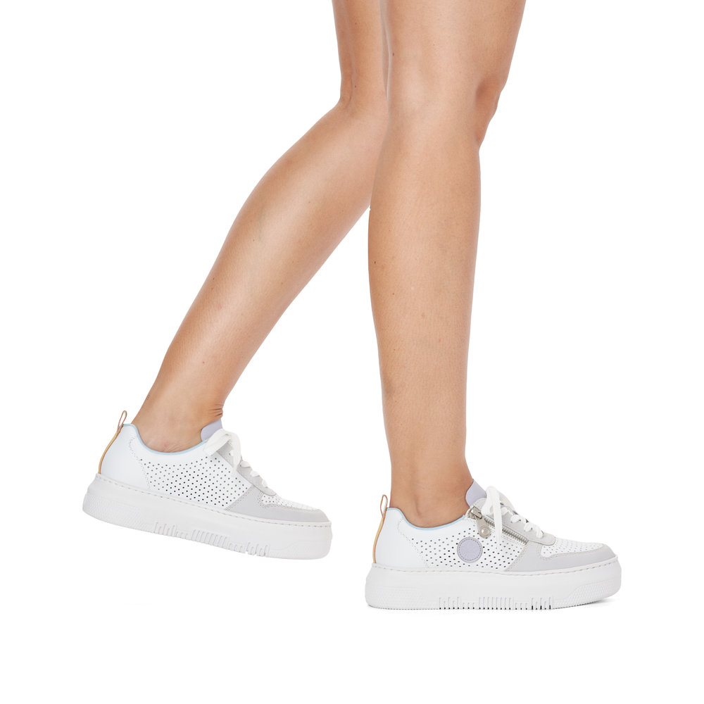 Białe  ażurowe półbuty na platformie sneakersy Rieker M1905-80 - Rieker zdjęcie 1