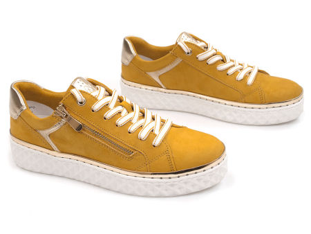 Żółte zamszowe trampki sneakersy Marco Tozzi  23706-26 - Marco Tozzi zdjęcie 2