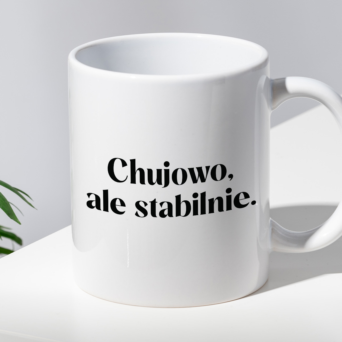 Kubek z nadrukiem "Chujowo, ale stabilnie." 330 ml zdjęcie 2