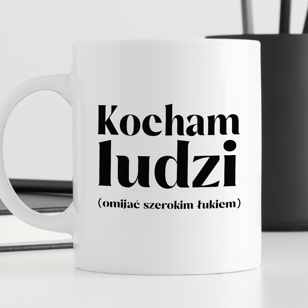 Kubek z nadrukiem "Kocham ludzi (omijać szerokim łukiem)" zdjęcie 4