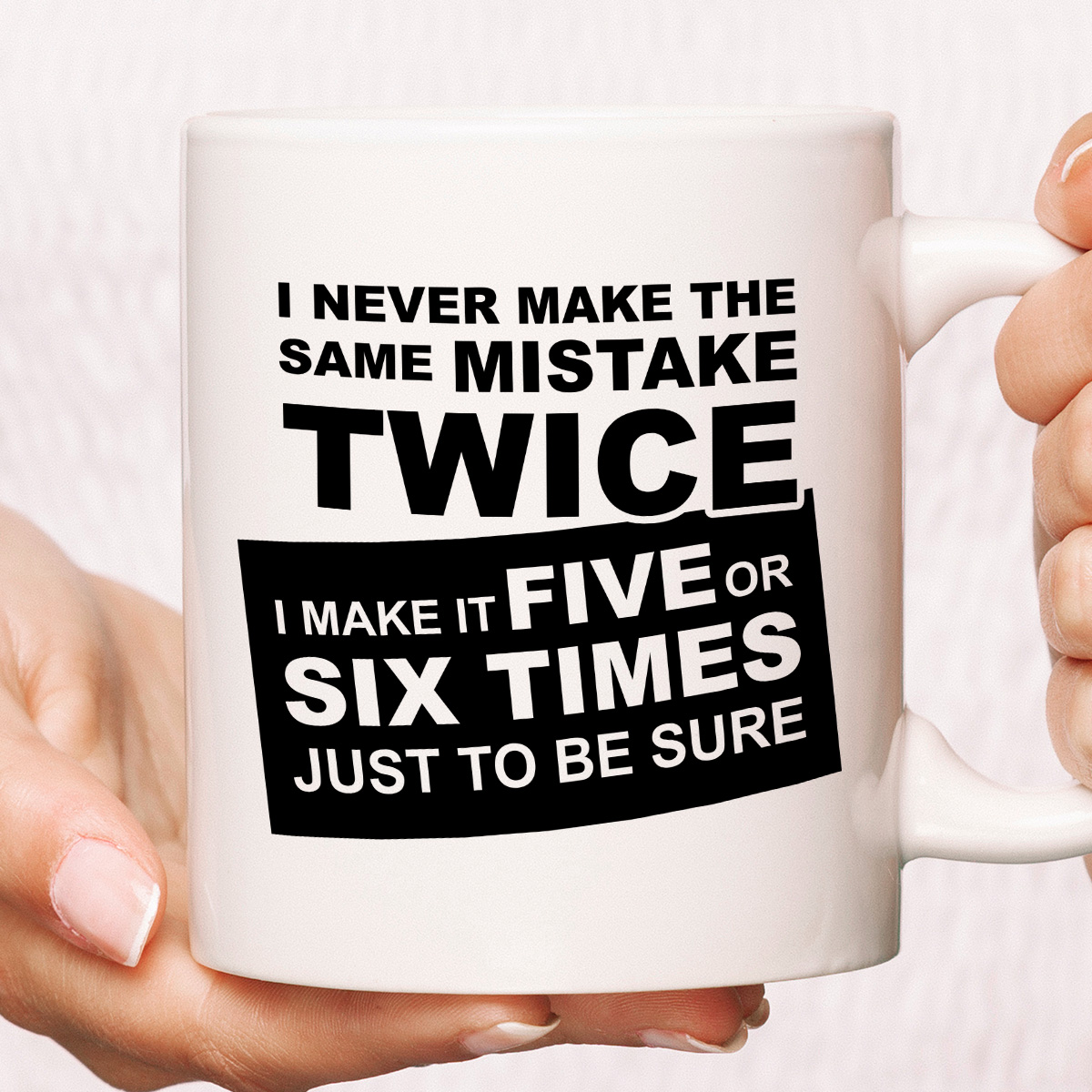 Kubek z nadrukiem "I never make the same mistake twice - I make it five or six times just to be sure" zdjęcie 1