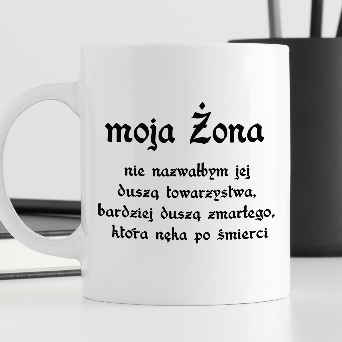 Kubek z nadrukiem "moja Żona - nie nazwałbym jej duszą towarzystwa, bardziej duszą zmarłego, która nęka po śmierci" zdjęcie 4