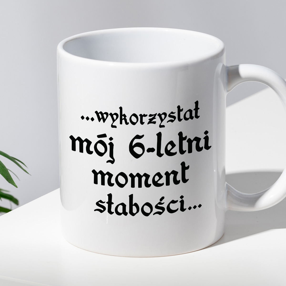 Kubek z nadrukiem "...wykorzystał mój 6-letni moment słabości..." zdjęcie 2