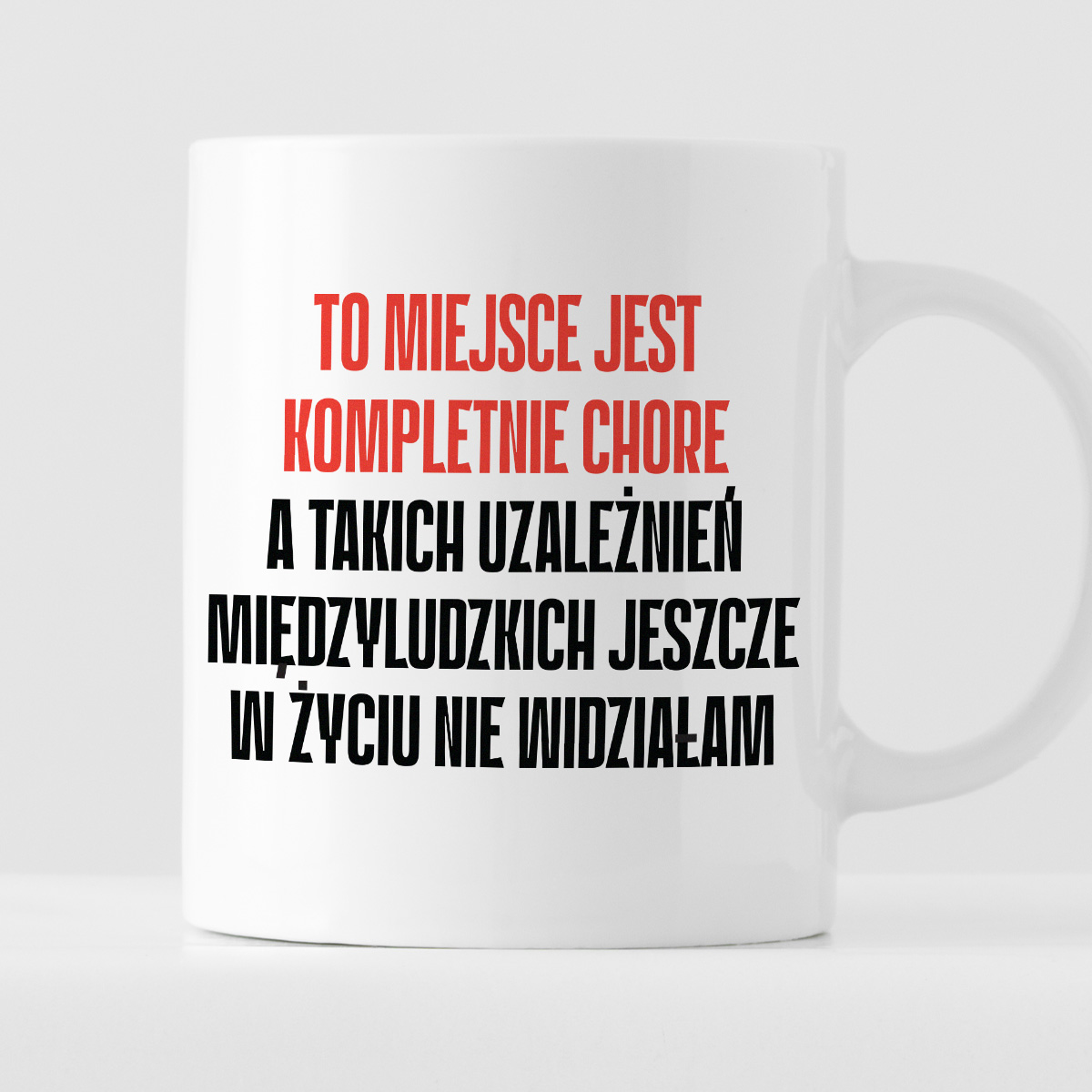 Kubek z nadrukiem "To miejsce jest kompletnie chore, a takich uzależnień międzyludzkich jeszcze w życiu nie widziałam" cytat M. Gessler zdjęcie 1