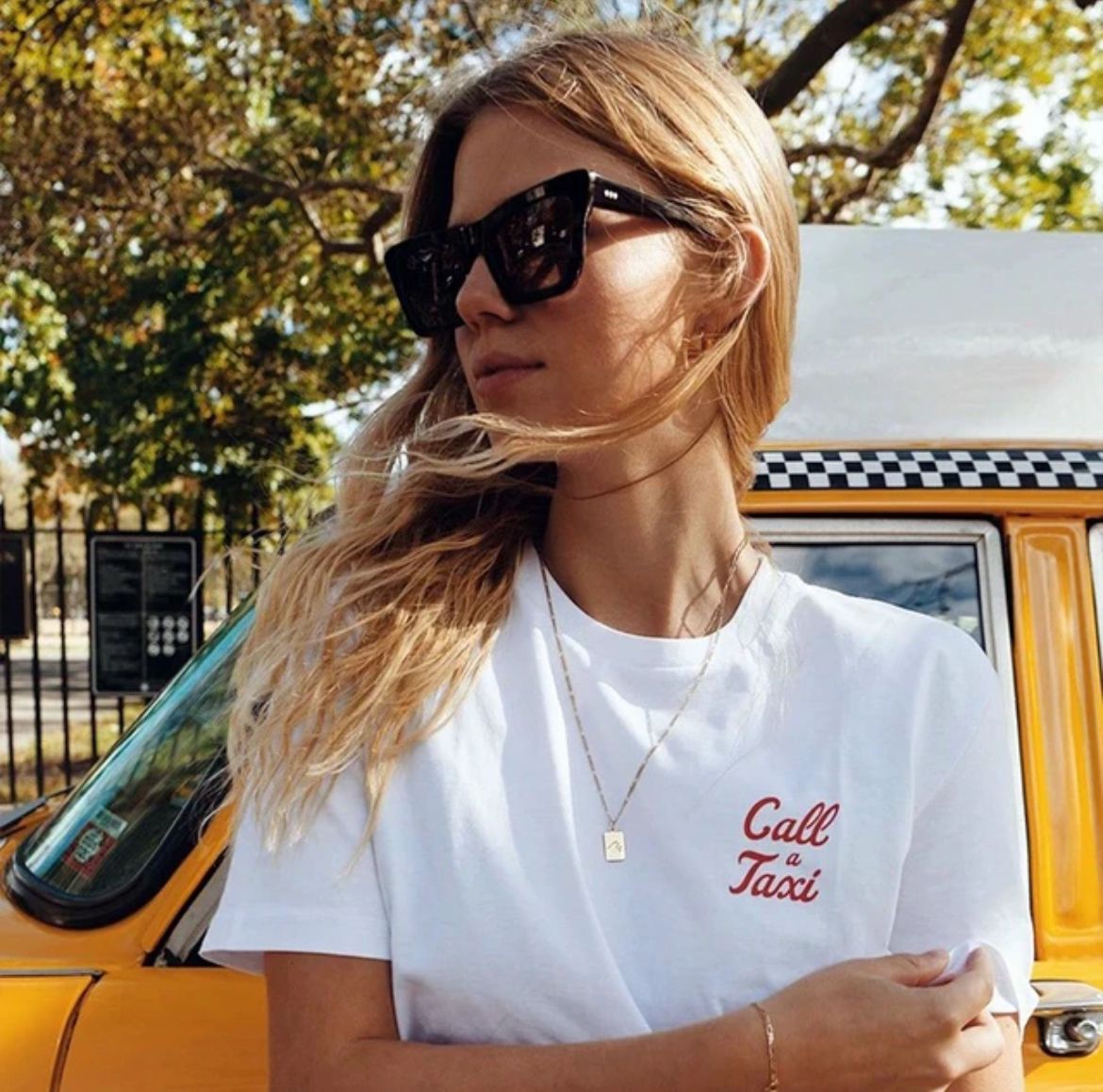 T-shirt biały Taxi zdjęcie 1
