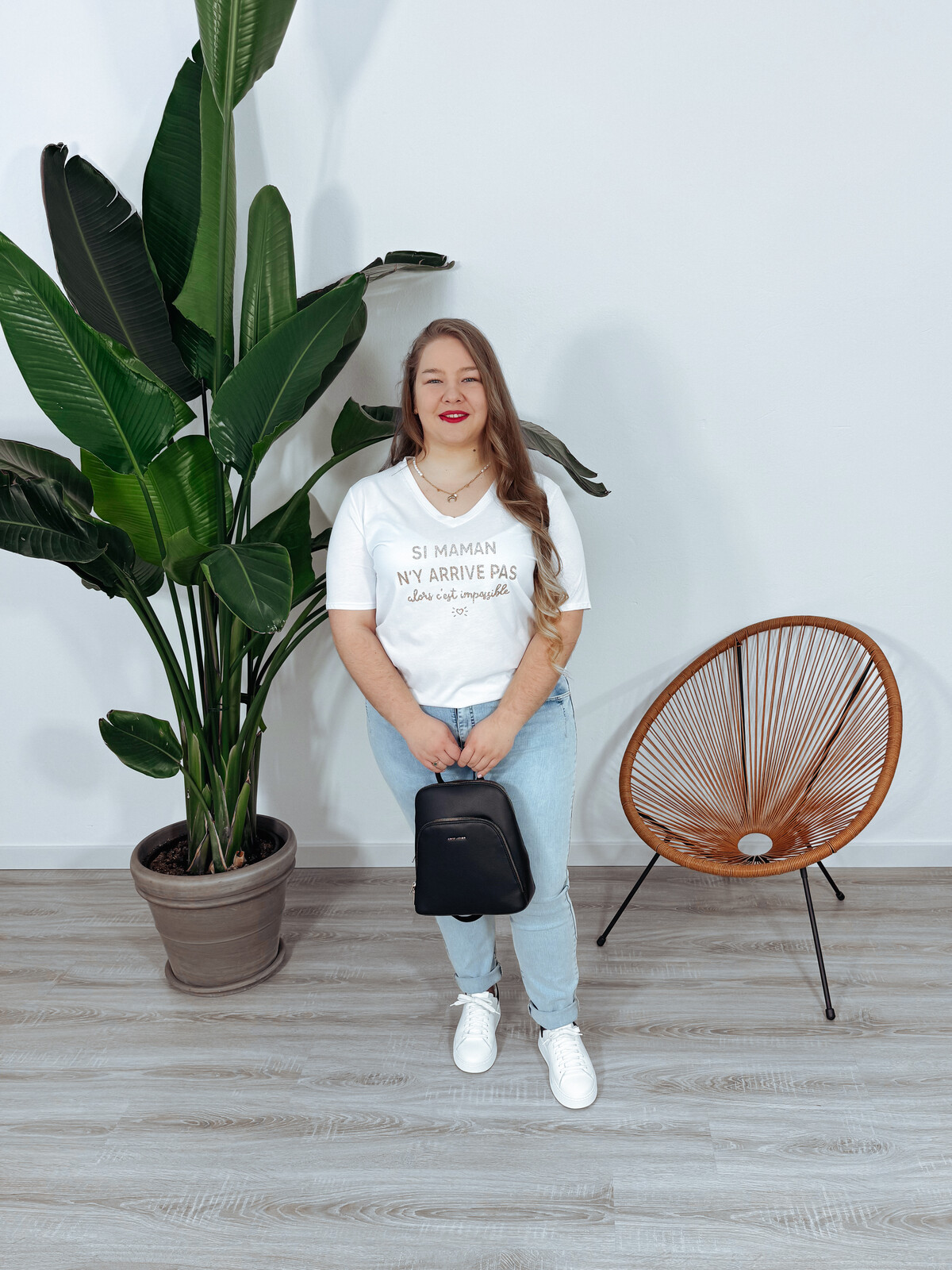 T-shirt ze złotym napisem ROSY  zdjęcie 3