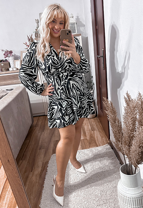 MIA II SUKIENKA PLUS SIZE Z DŁUGIM RĘKAWEM PRZED KOLANO Z FALBANĄ. BIAŁO/CZARNA ZEBRA 03 - włoski zdjęcie 1