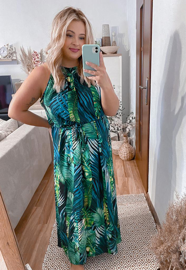 NAOMI DŁUGA SUKIENKA PLUS SIZE NA RAMIĄCZKACH WE WZORY. ZIELONE LIŚCIE 02 - produkt import zdjęcie 2