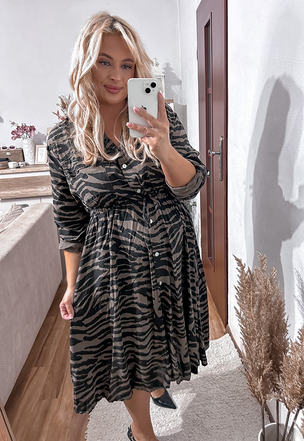 KENDRA SUKIENKA SZMIZJERKA PLUS SIZE MIDI Z WISKOZY WE WZORY.CZEKOLADOWA ZEBRA 01 - włoski zdjęcie 4