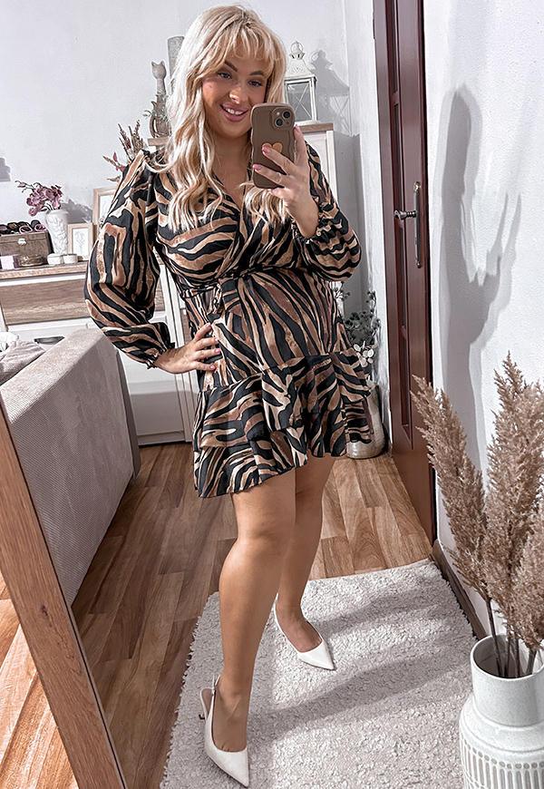 ŠATY MIA PLUS SIZE CAMEL/BLACK TIGER 02 - włoski obrázek 3