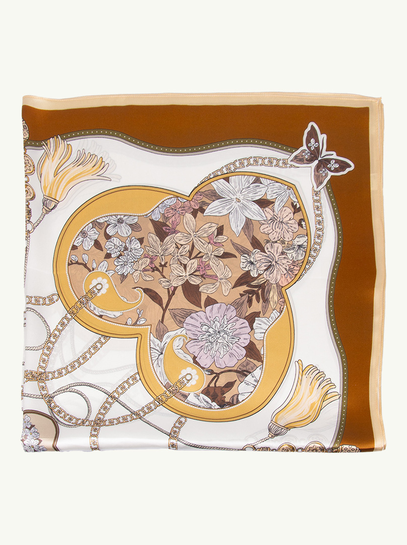 Apaszka jedwabna w odcieniach beżu z kwiatowym motywem i ozdobnymi łańcuchami 90 cm x 90 cm zdjęcie 3