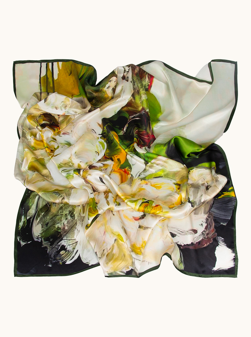 Duża chusta jedwabna w odcieniach zieleni malowany kwiat 110cm x 110cm zdjęcie 3