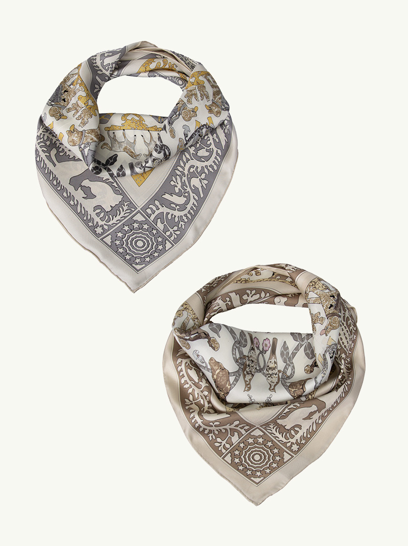 Two-sided silk jacquard scarf with animal motif 65x65 cm PREMIUM image 4