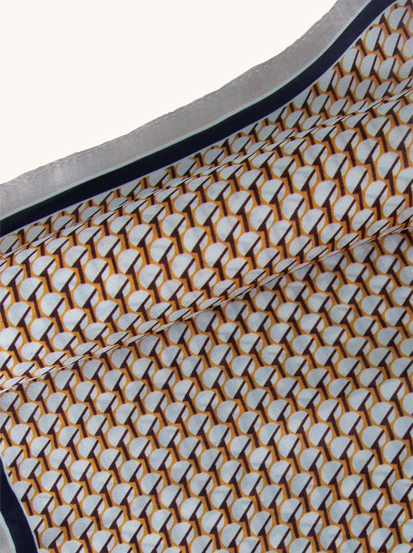 Silk geometric patterned gavroche 53x53 cm image 3