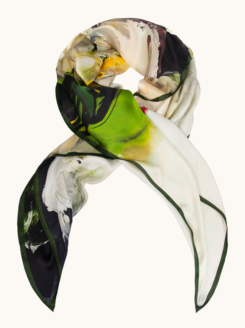 Duża chusta jedwabna w odcieniach zieleni malowany kwiat 110cm x 110cm zdjęcie 1