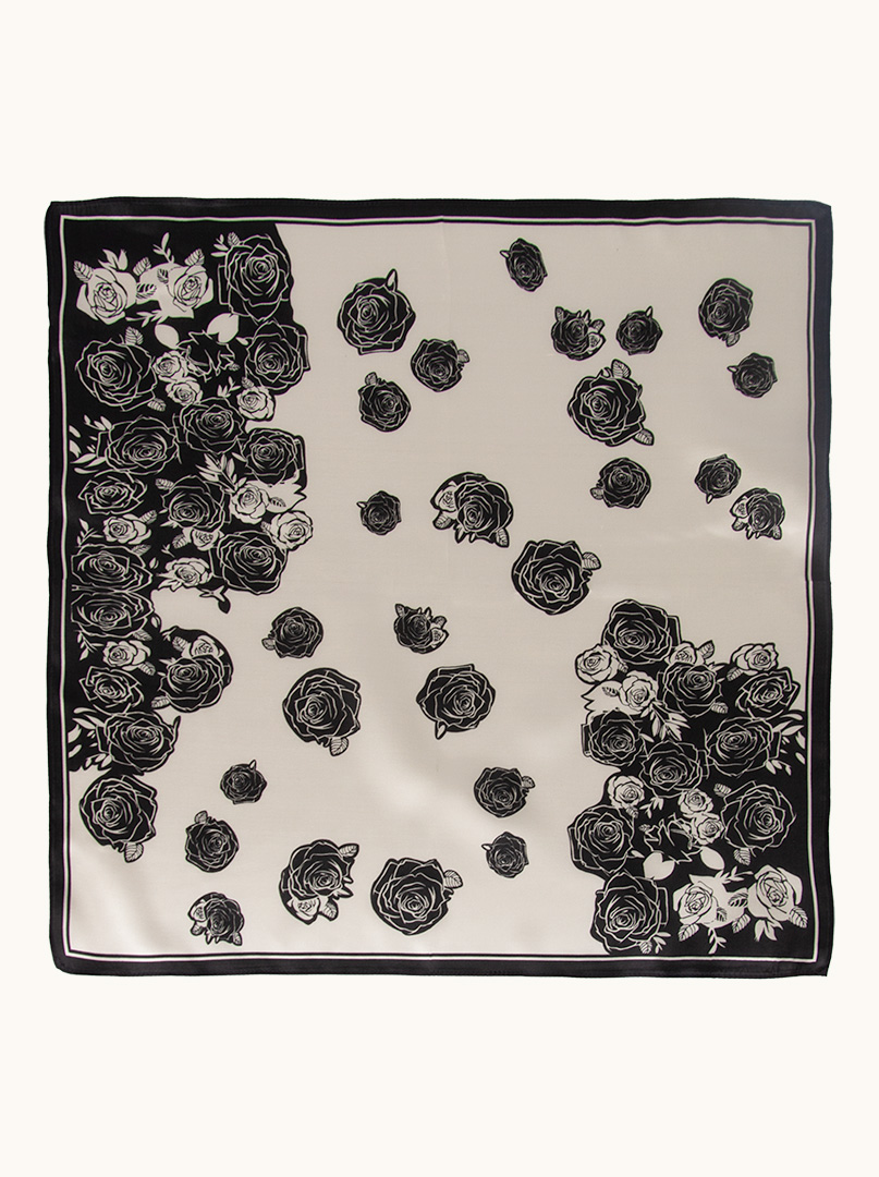 Jedwabna biało-czarna gawroszka w róże 53x53 cm zdjęcie 2