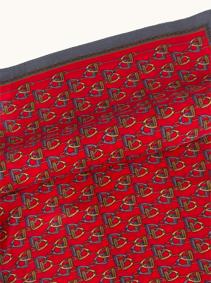 Apaszka jedwabna czerwona  we wzory z szarą obwódką 70 cm x 70 cm zdjęcie 4