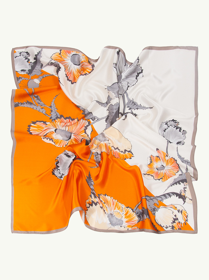 Apaszka jedwabna w odcieniach pomarańczu w malarskie kwiaty 90 cm x 90 cm zdjęcie 3