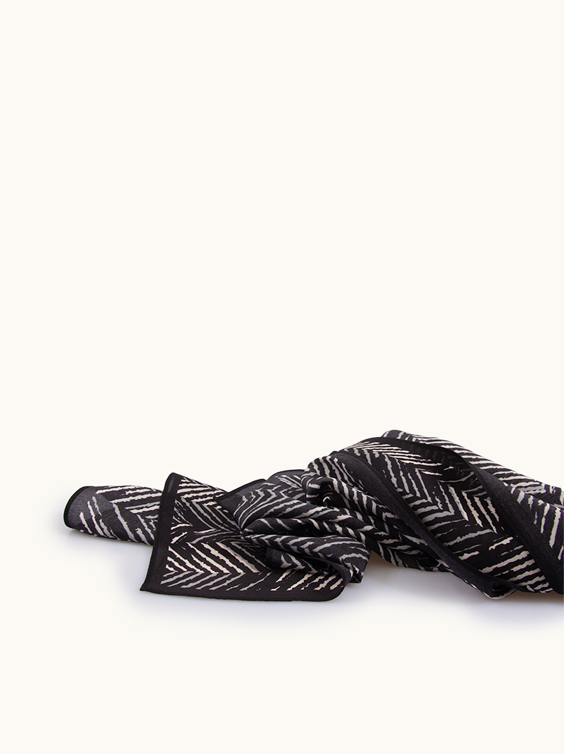 Herringbone silk crepe scarf 35 cm x 140 cm image 4