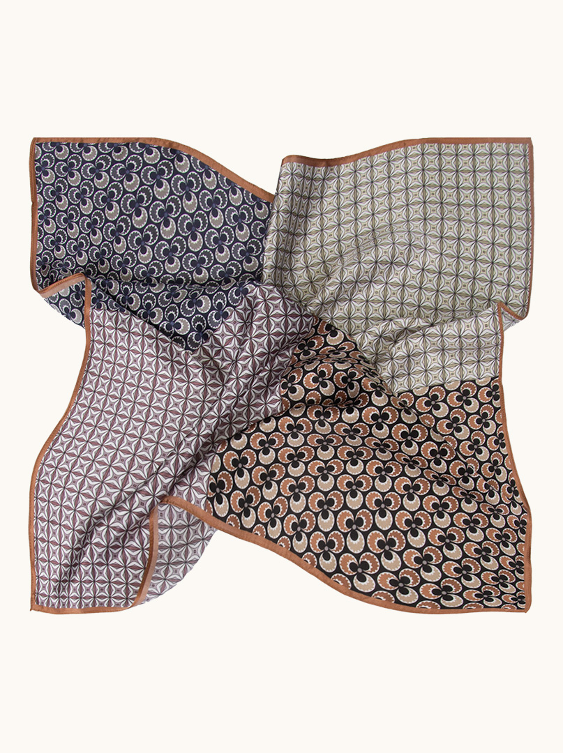 Patterned silk scarf 70 cm x 70 cm image 3