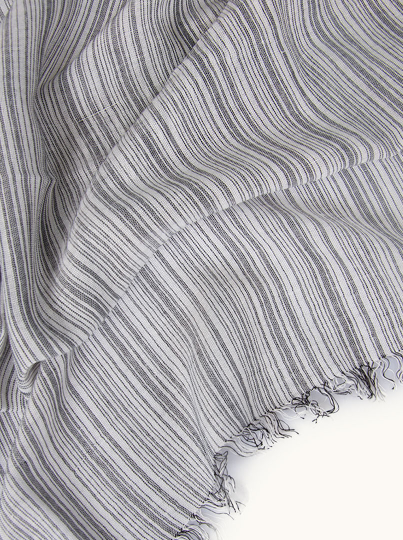 Lightweight viscose shawl with white and gray stripes 100 cm x 200 cm image 4