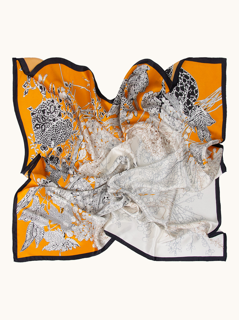 Duża chusta jedwabna z motywami roślinnymi na pomarańczowym tle 110cm x 110cm zdjęcie 4