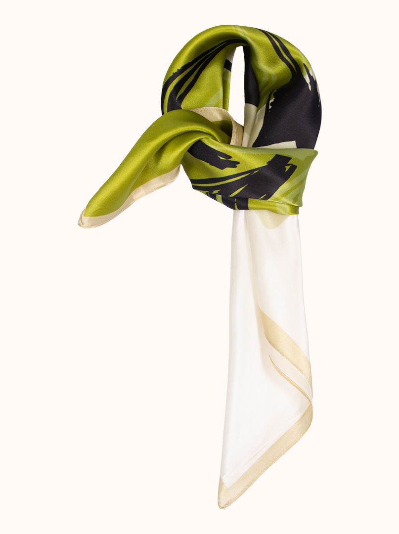 Apaszka jedwabna zielona z motywem tulipanów 70 cm x 70 cm zdjęcie 3