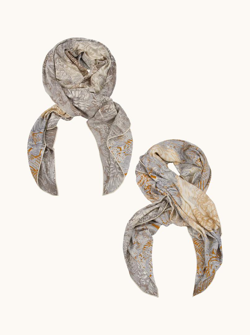 Large double-sided wool and silk scarf with floral motif 125cm x 125cm PREMIUM image 3