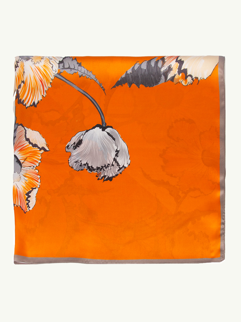 Apaszka jedwabna w odcieniach pomarańczu w malarskie kwiaty 90 cm x 90 cm zdjęcie 4