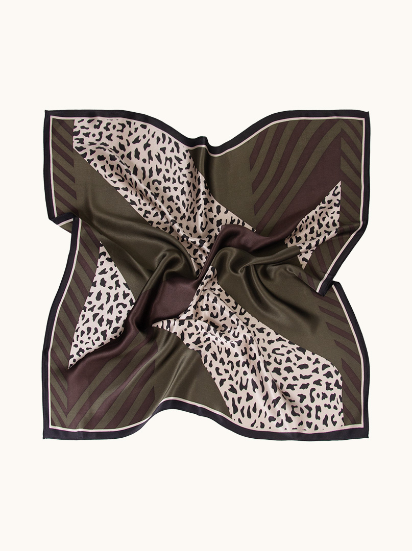 Silk scarf 70x70cm with an animal motif image 3