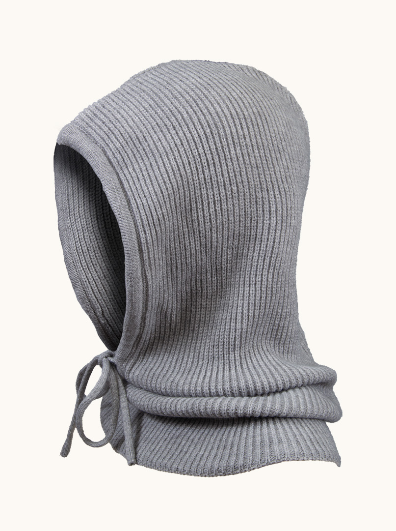 Fitted white hood with wool binding image 2