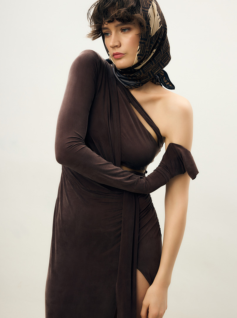 Brown silk scarf with black geometric patterns 90 cm x 90 cm PREMIUM image 1