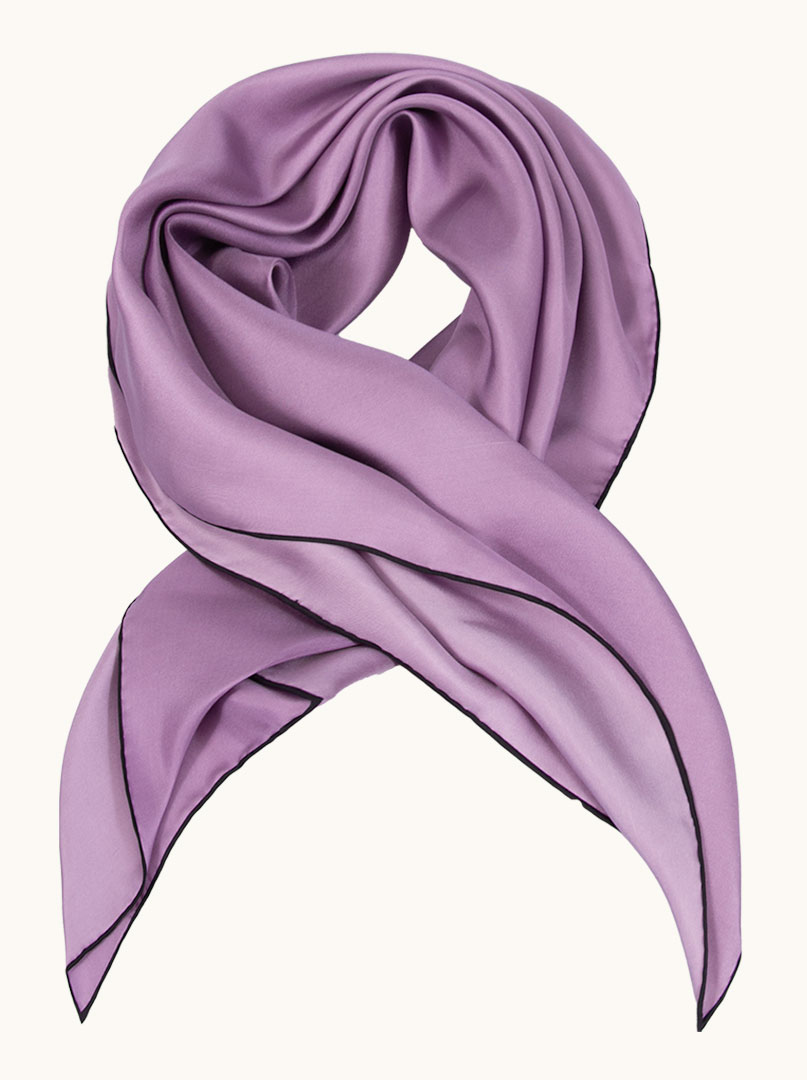 Apaszka 90 cm x 90 cm jedwabna ręcznie obszywana w kolorze fioletowym PREMIUM zdjęcie 3