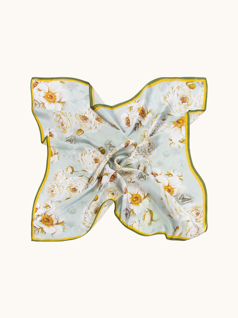 Apaszka z motywem kwiatowym z żółto-zieloną obwódką 68cm x 68 cm zdjęcie 3