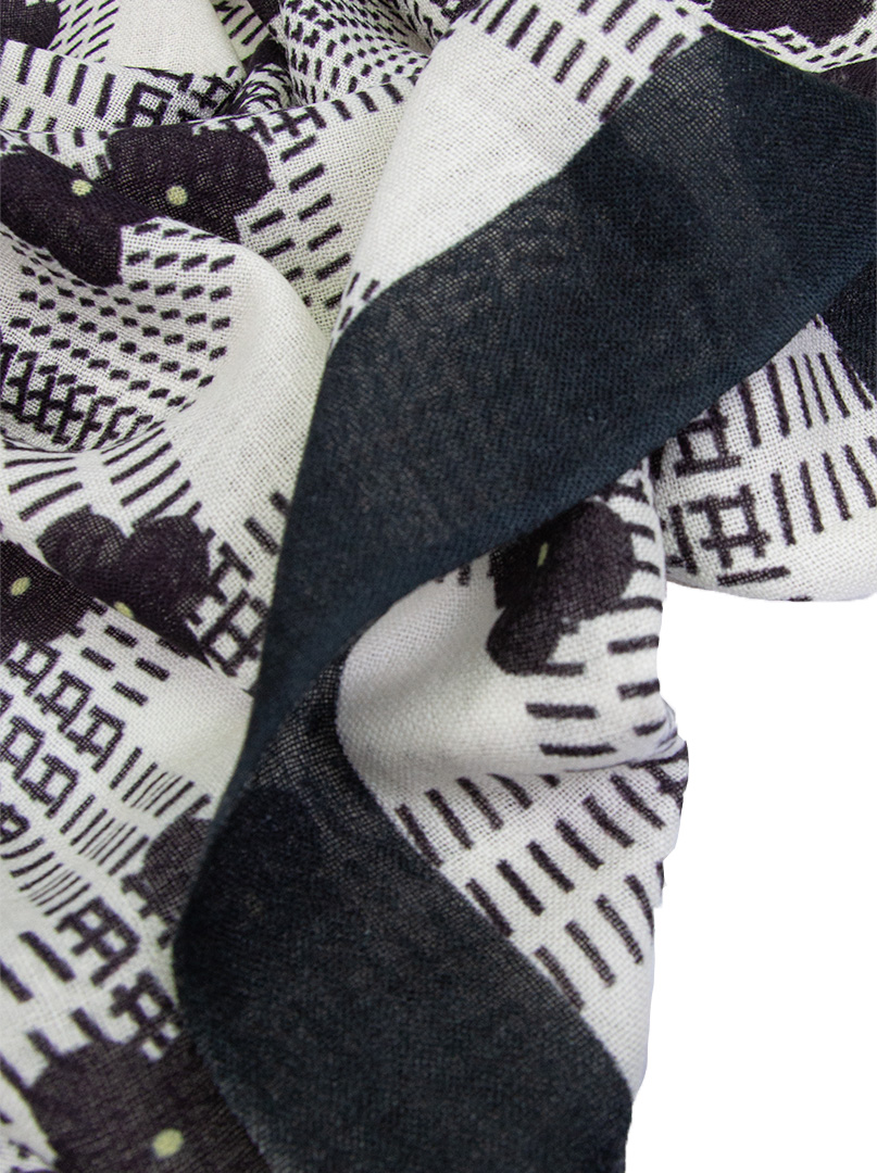 Scarf with anchors image 3