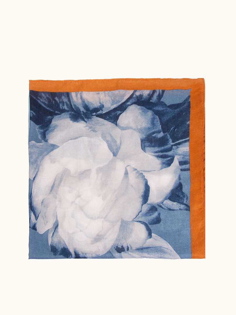 Lekki szal z wiskozy  niebieski w malowane kwiaty  80 cm x 180 cm zdjęcie 3
