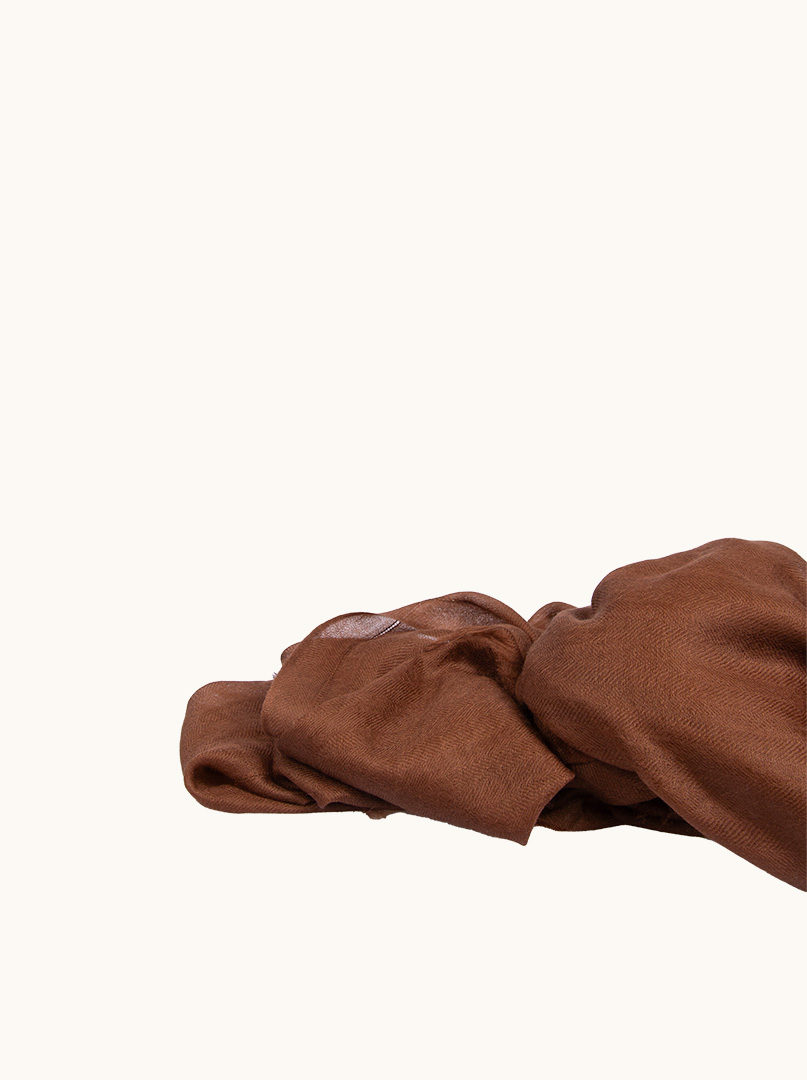 Ekskluzywny szal kaszmirowy w kolorze brązowym 95 cm x 200 cm PREMIUM zdjęcie 4