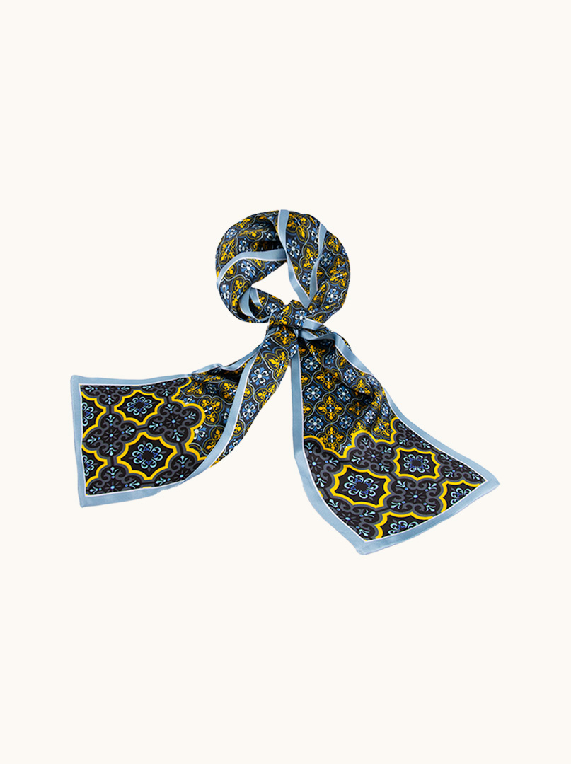 Dwustronny wąski szal z jedwabiu żółto-niebieski we wzory  16 cm x 145 cm zdjęcie 1
