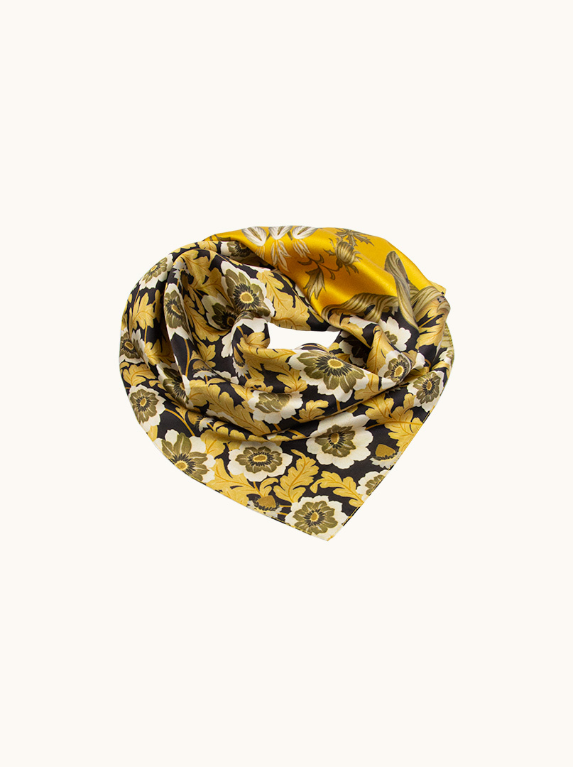 Apaszka złota z motywem  kwiatowym 68cm x 68 cm zdjęcie 1