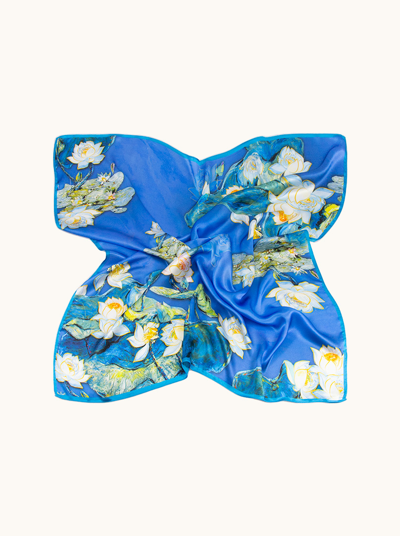 Apaszka 86 cm x 86cm z jedwabiu niebieska  z motywem magnolii zdjęcie 3