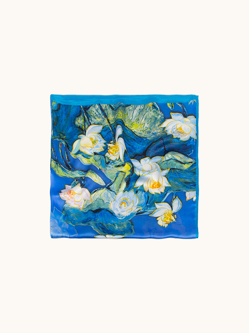 Apaszka 86 cm x 86cm z jedwabiu niebieska  z motywem magnolii zdjęcie 4