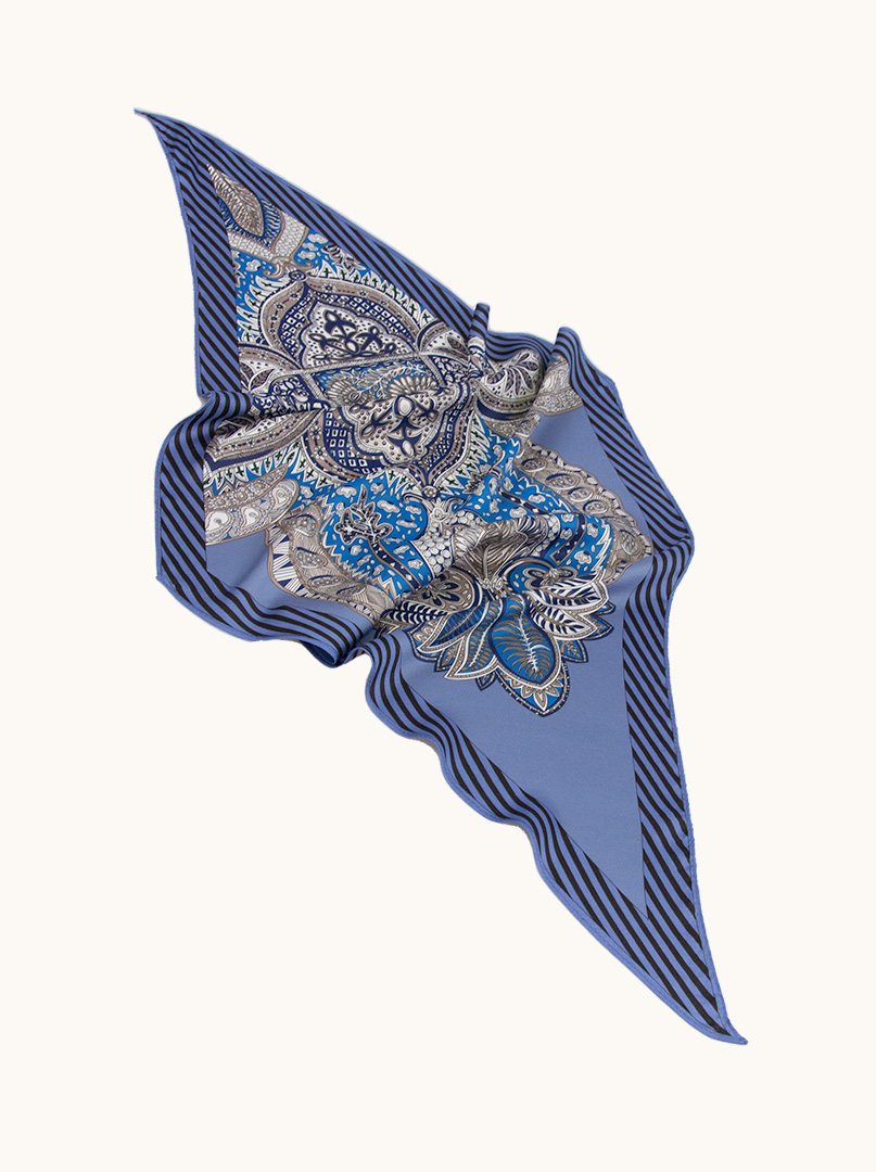 Apaszka trójkątna silk feeling niebieska we wzory 40x120 cm zdjęcie 2