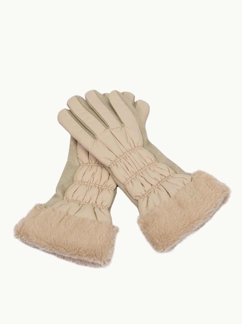 knitted gloves image 1